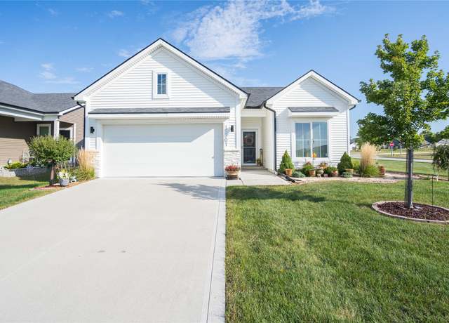 Property at 15301 Deerview Dr, Urbandale, IA 50323, 2 beds, 2 baths