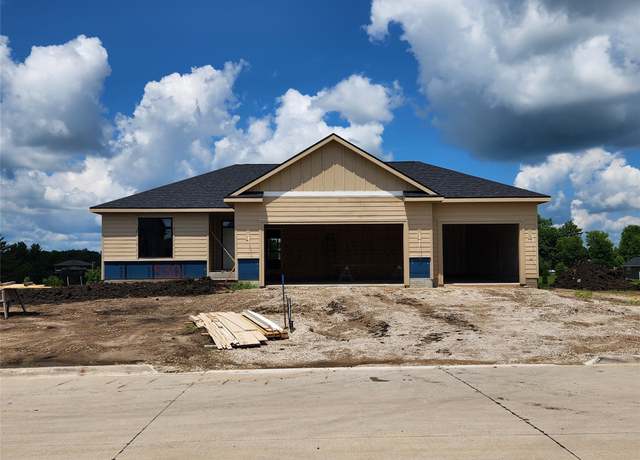 Property at 530 Walnut Dr, Huxley, IA 50124, 4 beds, 3 baths
