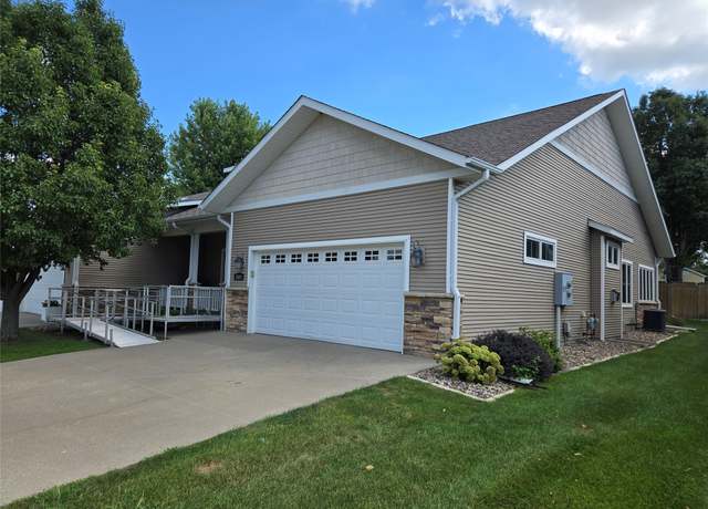 Property at 1580 SE Holiday Crest Cir, Waukee, IA 50263, 2 beds, 2 baths