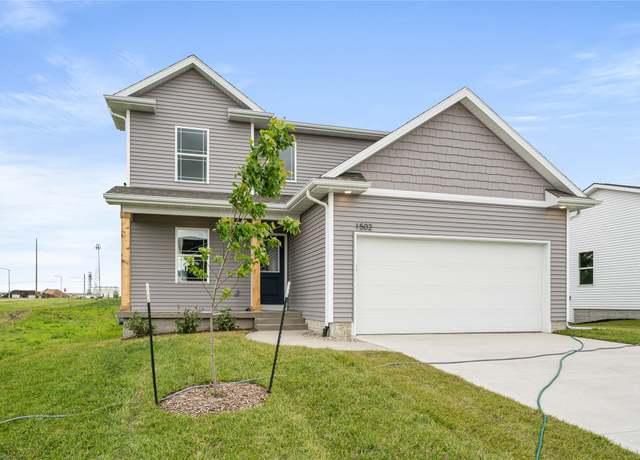 Property at 1502 E Girard Ave, Indianola, IA 50125, 3 beds, 2.5 baths