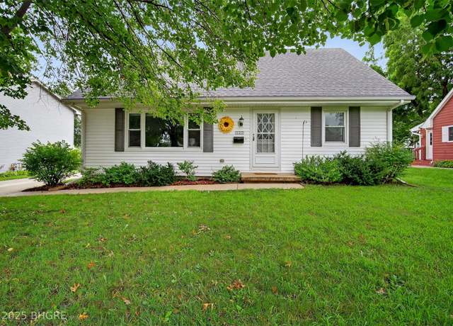 Property at 520 W Benton St, Winterset, IA 50273, 4 beds, 2 baths