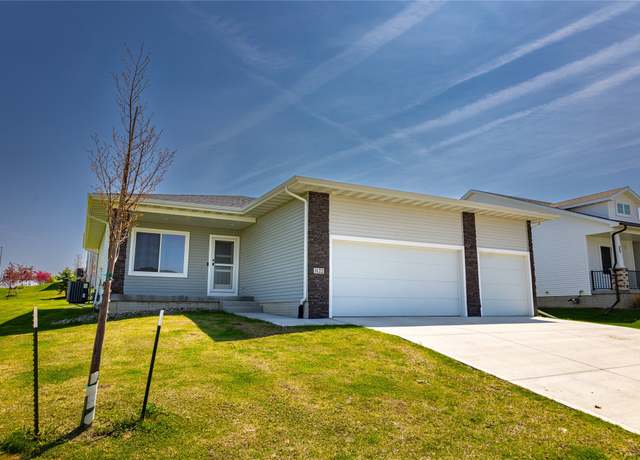Property at 1122 S Radley St, West Des Moines, IA 50266, 3 beds, 2 baths