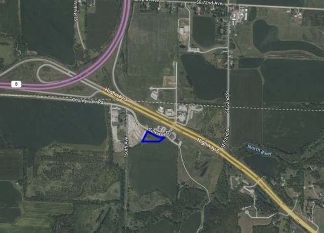 Property at 2820 Gateway Dr, Carlisle, IA 50047