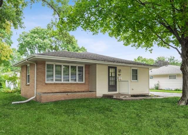 Property at 214 SE 9th St, Ankeny, IA 50021, 3 beds, 1.5 baths