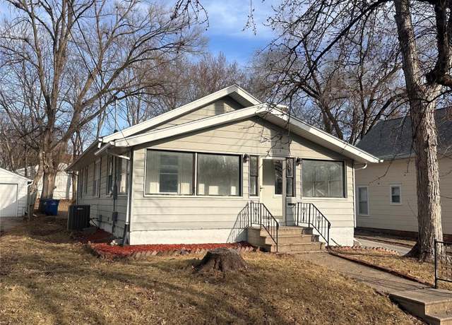 Property at 2415 Amherst St, Des Moines, IA 50313, 4 beds, 2 baths