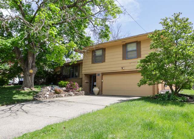Property at 929 14th St, West Des Moines, IA 50265, 3 beds, 2 baths