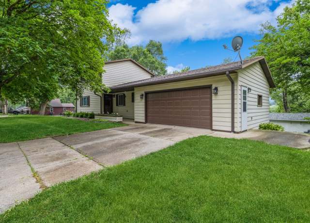 Property at 301 Wall Ave, Des Moines, IA 50315, 3 beds, 2.5 baths
