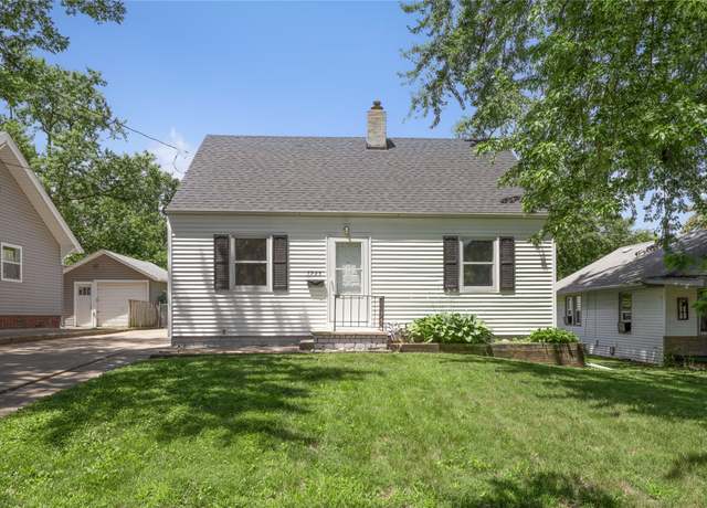 Property at 3928 12th St, Des Moines, IA 50313, 3 beds, 1 bath