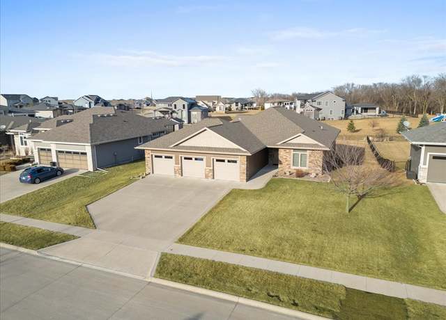 Property at 2504 NE 13th Ct, Ankeny, IA 50021, 5 beds, 3.5 baths