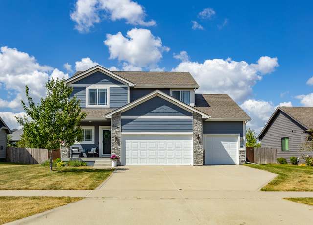 Property at 590 NE Wilden Dr, Waukee, IA 50263, 4 beds, 2.5 baths