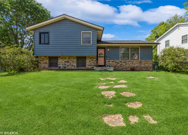 Property at 1002 3rd St SW, Altoona, IA 50009, 4 beds, 1.5 baths