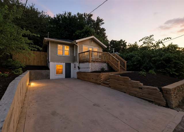Property at 1822 22nd St, Des Moines, IA 50310, 3 beds, 2 baths