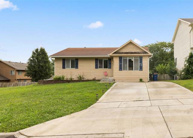 Property at 2511 SE 18th Ct, Des Moines, IA 50320, 3 beds, 2 baths