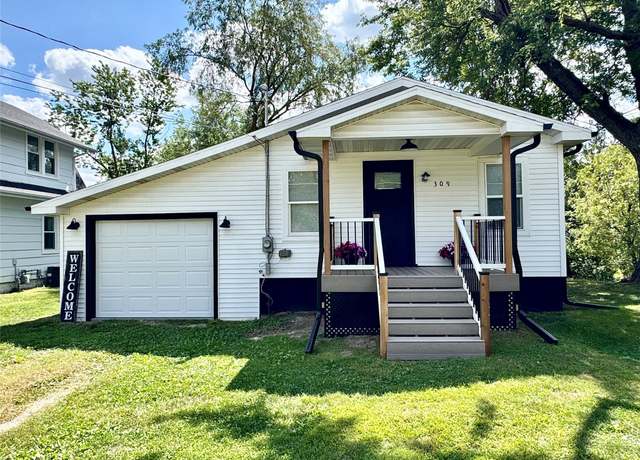 Property at 309 S 16th Ave W, Newton, IA 50208, 3 beds, 1 bath