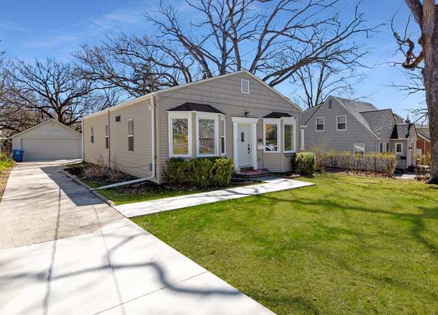 Property at 253 51st St, Des Moines, IA 50312, 3 beds, 2 baths
