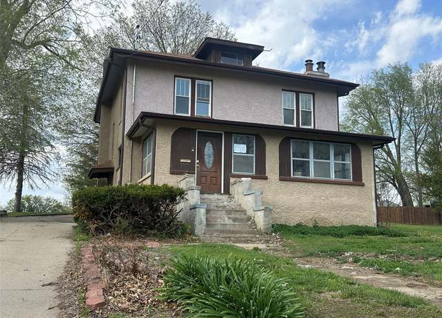 Property at 401 K Ave E, Oskaloosa, IA 52577, 4 beds, 2 baths