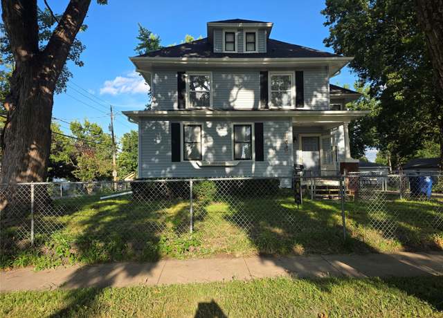 Property at 1535 E 13th St, Des Moines, IA 50316, 6 beds, 4 baths