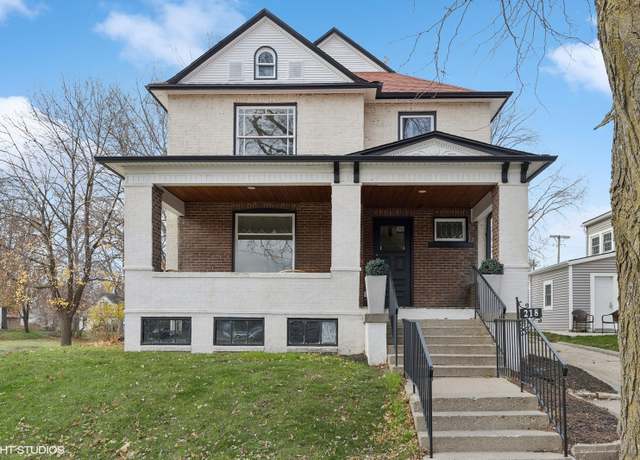 Property at 218 S 2nd St, Knoxville, IA 50138, 3 beds, 2.5 baths