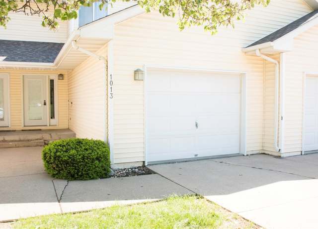 Property at 1013 10th Ave NW, Altoona, IA 50009, 3 beds, 2.5 baths