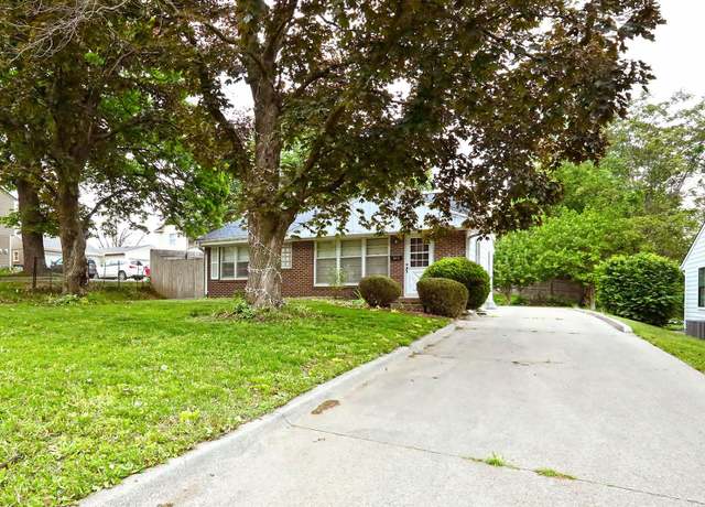 Property at 2615 30th St, Des Moines, IA 50310, 3 beds, 2 baths