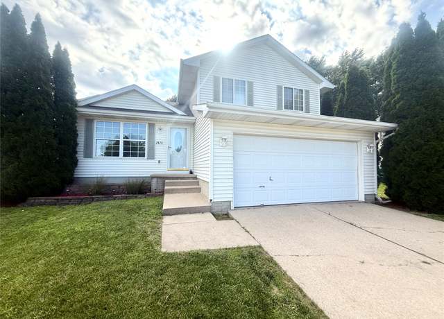 Property at 2825 SW Tradition Cir, Ankeny, IA 50023, 4 beds, 2.5 baths