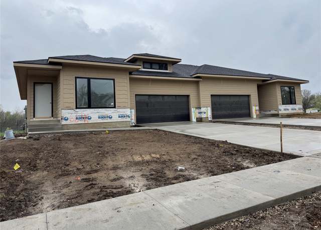 Property at 6641 River Bend Dr, Johnston, IA 50131, 2 beds, 2.5 baths