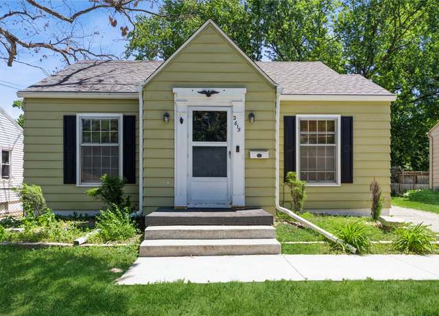 Property at 2615 34th St, Des Moines, IA 50310, 2 beds, 1 bath