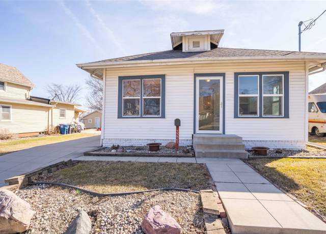 Property at 3221 E 13th St, Des Moines, IA 50316, 3 beds, 1 bath