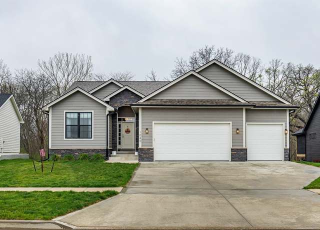 Property at 1040 W Trace Pl, Polk City, IA 50226, 4 beds, 3 baths