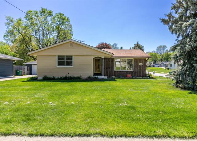 Property at 3012 Vine St, West Des Moines, IA 50265, 4 beds, 1.5 baths