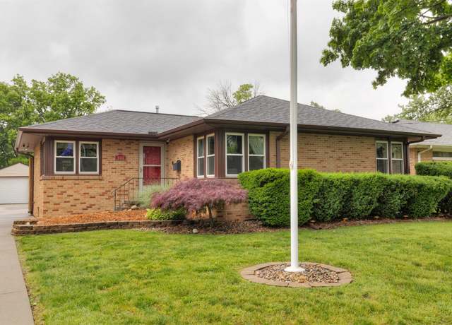 Property at 840 12th St, West Des Moines, IA 50265, 4 beds, 2 baths