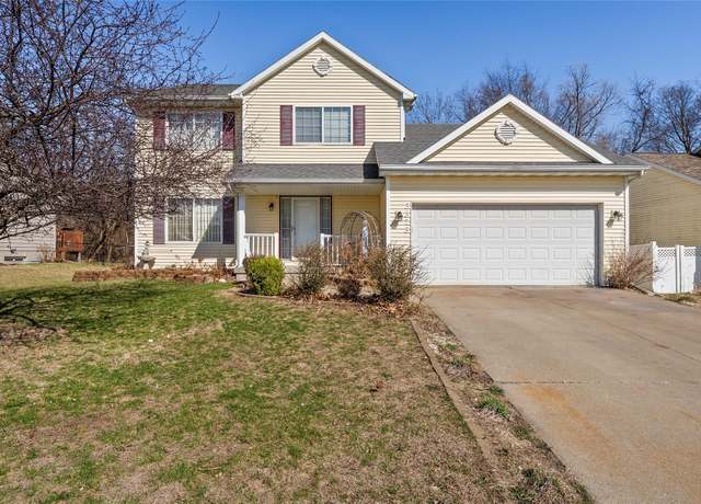 Property at 3323 E 43rd Ct, Des Moines, IA 50317, 4 beds, 3.5 baths