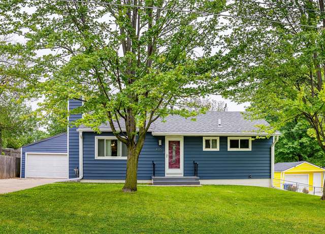 Property at 4125 SE 15th Ct, Des Moines, IA 50320, 3 beds, 1 bath