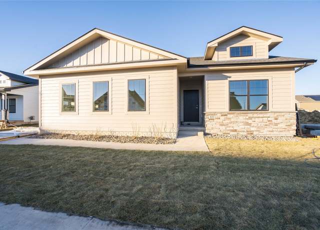 Property at 402 SW 17th St, Ankeny, IA 50023, 3 beds, 2 baths
