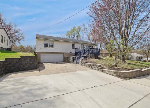 Property at 515 E Virginia Ave, Des Moines, IA 50315, 3 beds, 2 baths