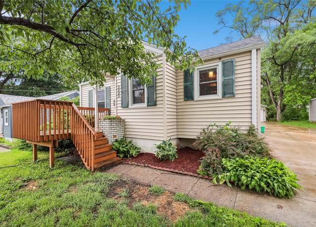 Property at 5620 New York Ave, Des Moines, IA 50310, 3 beds, 2 baths