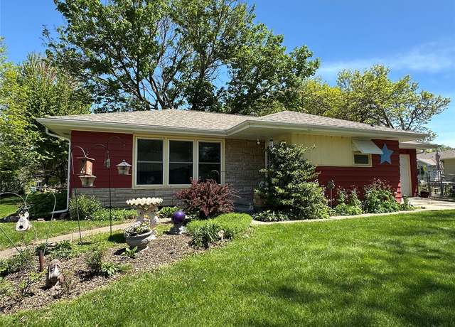 Property at 324 W Filmore St, Winterset, IA 50273, 2 beds, 2 baths