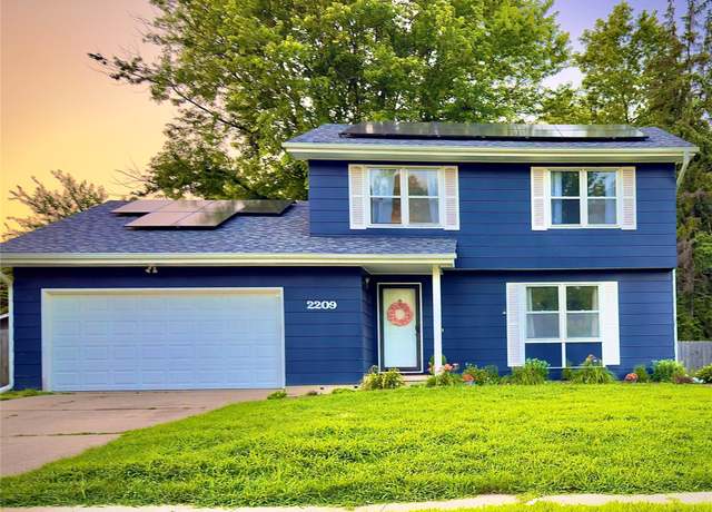 Property at 2209 4th St SW, Altoona, IA 50009, 3 beds, 2.5 baths