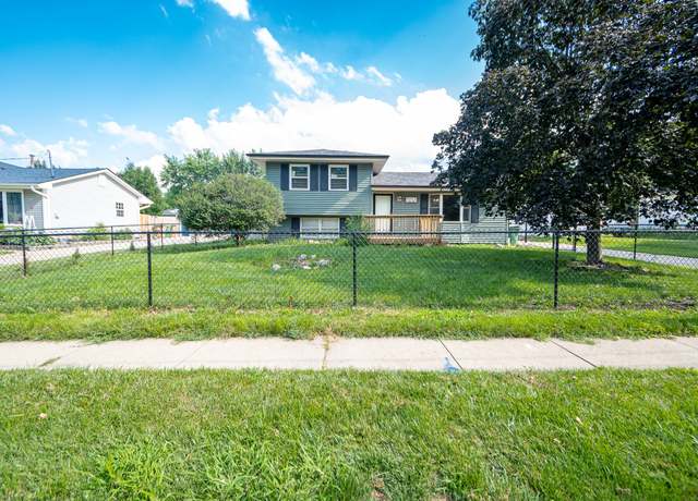 Property at 5157 Walnut Dr, Pleasant Hill, IA 50327, 3 beds, 2 baths