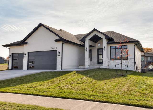Property at 14414 Catalpa Dr, Urbandale, IA 50323, 5 beds, 3 baths