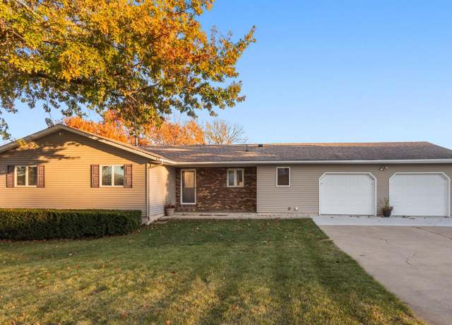 Property at 1301 Sunrise Dr, Knoxville, IA 50138, 5 beds, 2 baths