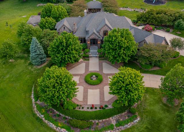 Property at 7580 NW 100th St, Johnston, IA 50131, 5 beds, 5.5 baths