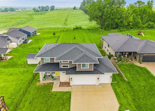 Property at 2502 Eagle Ridge Dr, Granger, IA 50109, 4 beds, 3.5 baths