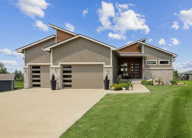 Property at 505 NE Dellwood Ct, Waukee, IA 50263, 5 beds, 3.5 baths