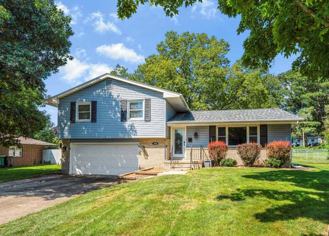 Property at 1448 19th St, West Des Moines, IA 50265, 3 beds, 2.5 baths