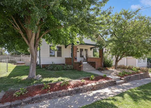 Property at 410 1st St S, Newton, IA 50208, 3 beds, 2 baths