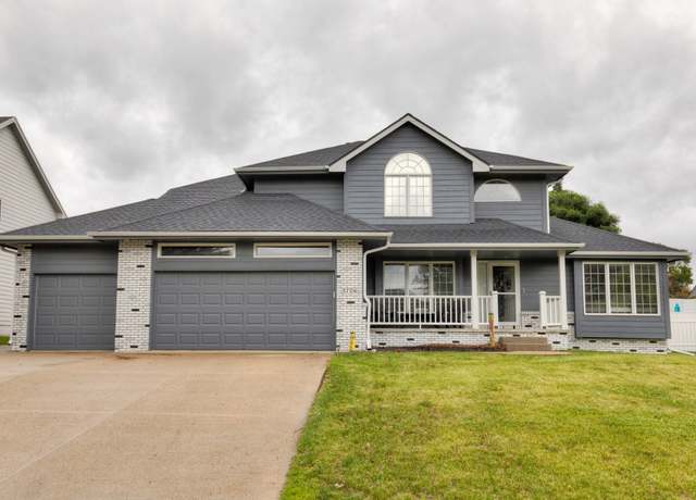 Property at 3706 SW 36th St, Des Moines, IA 50321, 4 beds, 3.5 baths