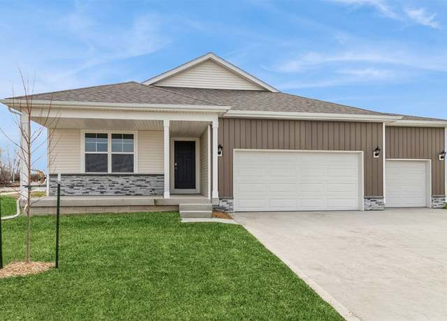Property at 1030 34th St SE, Altoona, IA 50009, 3 beds, 2 baths