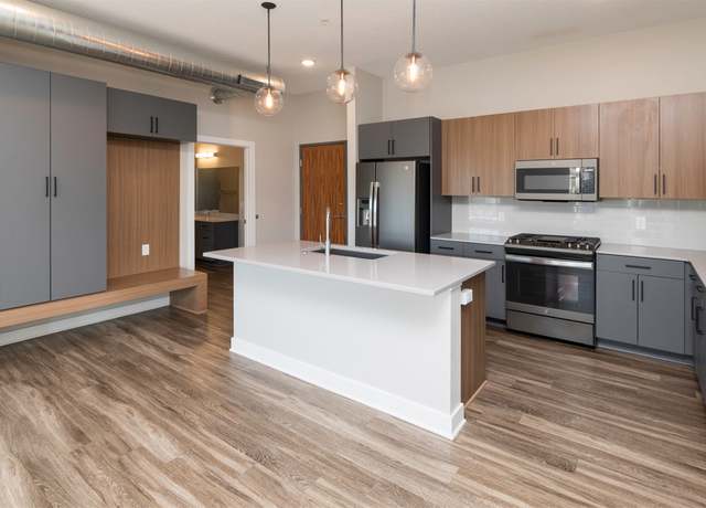 Property at 400 SW 7th St #304, Des Moines, IA 50309, 1 bed, 1 bath