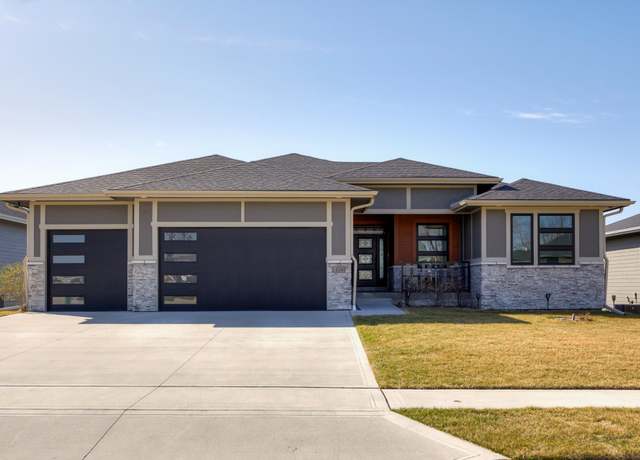 Property at 14506 Catalpa Dr, Urbandale, IA 50323, 5 beds, 3 baths